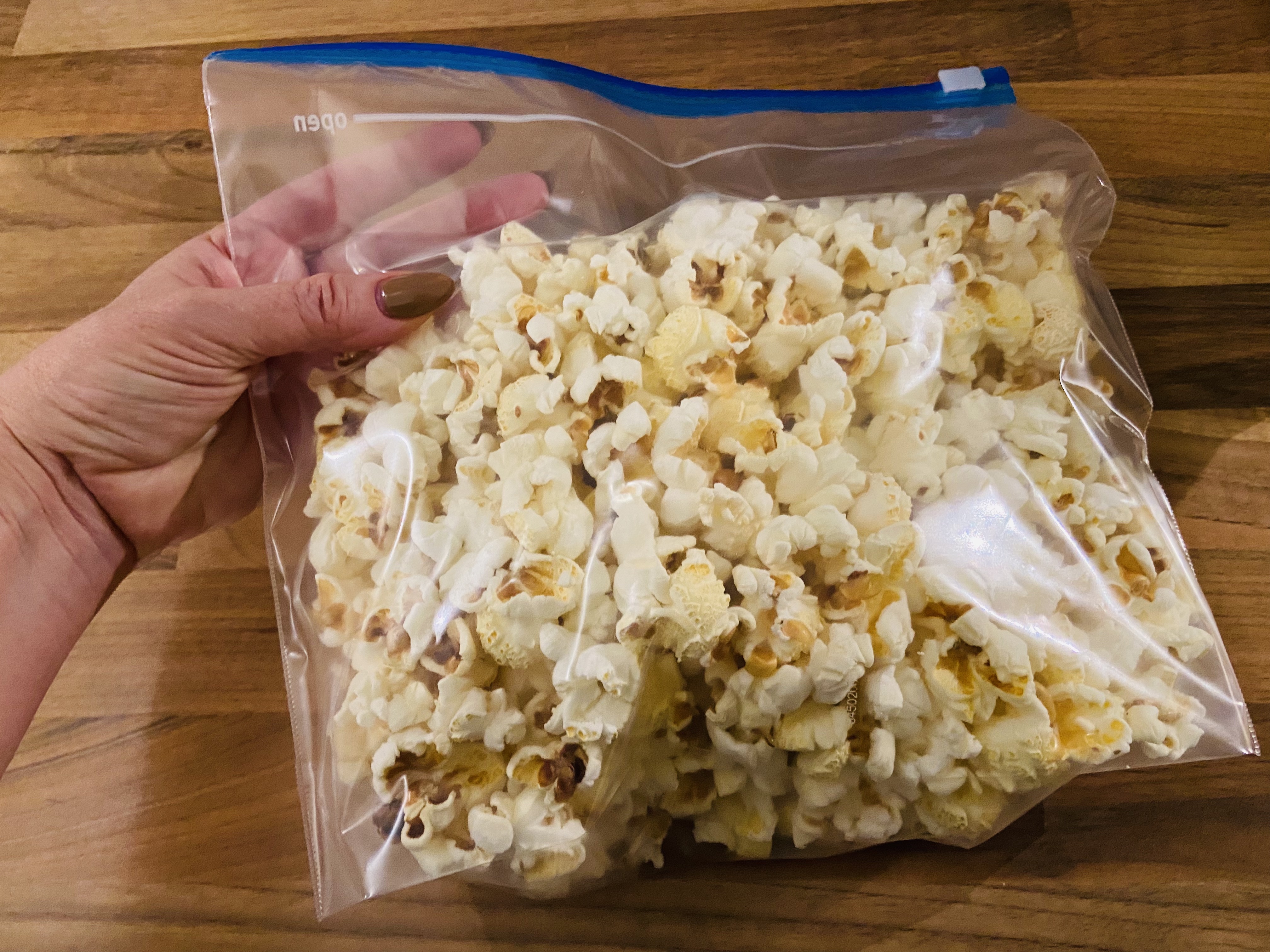 pcos meal plan popcorn / Healthy Travel Snacks & Hacks for PCOS women